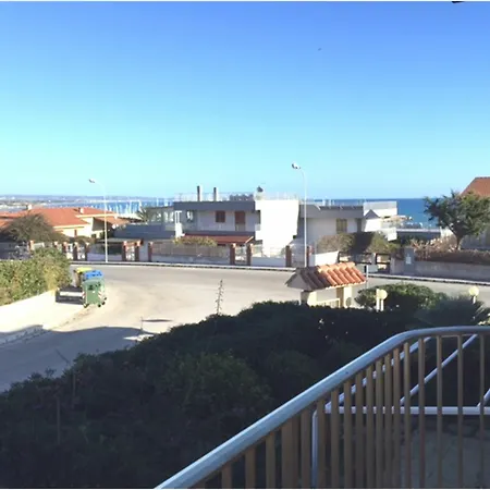 House With 3 In Marina Di Ragusa, With Wonderful Sea View 公寓 *