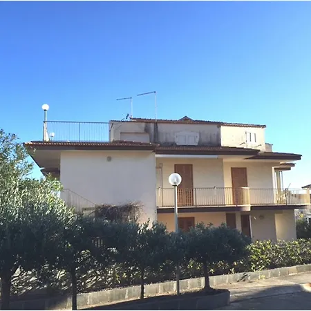 House With 3 In Marina Di Ragusa, With Wonderful Sea View *