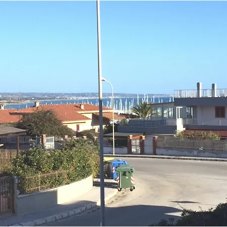 House With 3 In Marina Di Ragusa, With Wonderful Sea View Lägenhet *